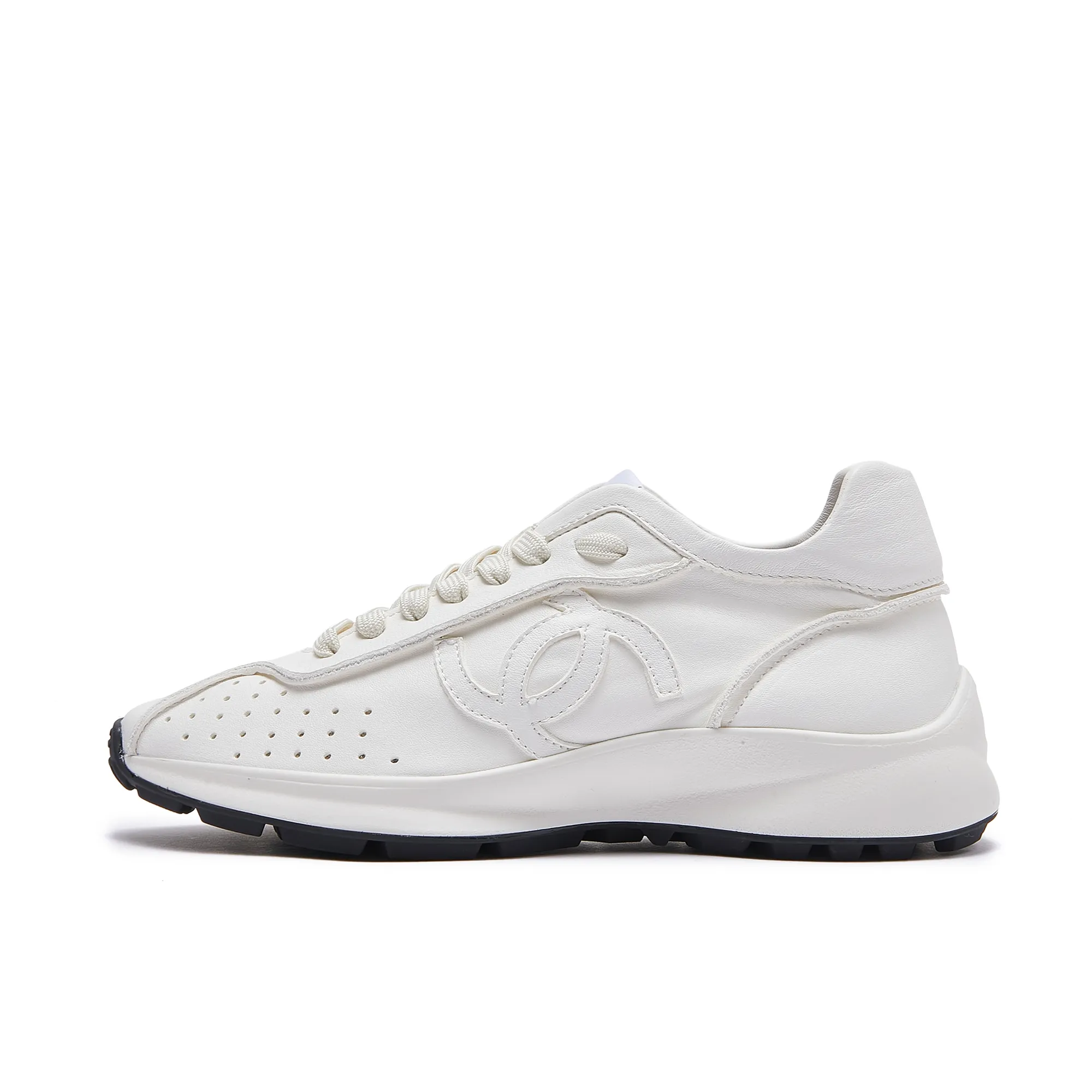 👟👟Ex-factory price 560👟👟 Chanel Grandma 2024 counter top casual sports shoes This classic design; the upper is electro-embroidered with a variety of techniques; the outsole is fashionable and sporty; it is unusual to incorporate a variety of color matching elements... The diversified mix and match is very good-looking and versatile, casual, fashionable, sports and outdoor can be taken into account... ꫛꫀꪝ Go➫ Material: ❶Upper is made of: Original imported high silk cow suede + small fragrance fabric ❷Inner lining: original imported breathable sheepskin lining ❸Outsole based on: original TPU combination outsole Special counter boutique packaging complete set for women 35–41
